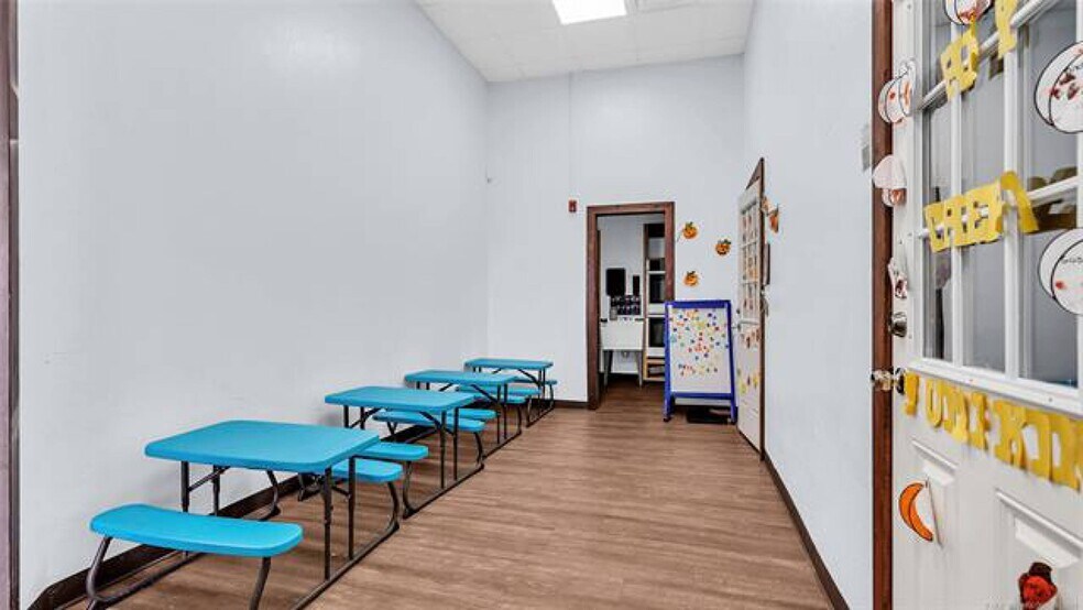 More Photos Of 4379 Highway 7 W, Sulphur Daycare Center For Sale