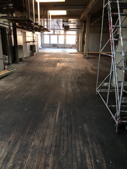 More Photos Of 2420-2422 S Michigan Ave, Chicago Office For Sale