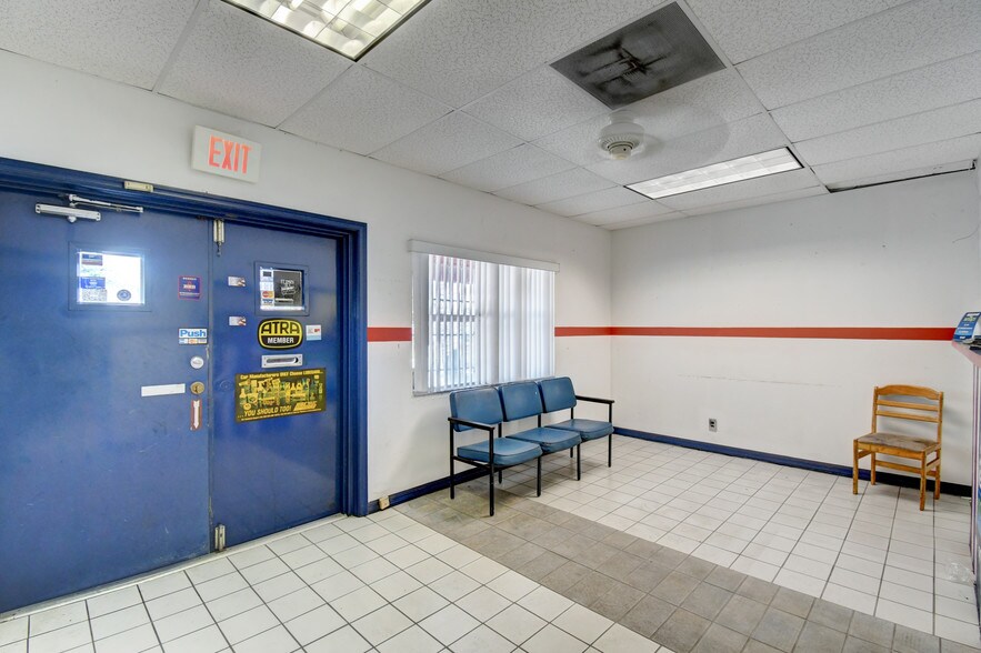 More Photos Of 502 NE 3rd St, Boynton Beach Auto Repair For Sale