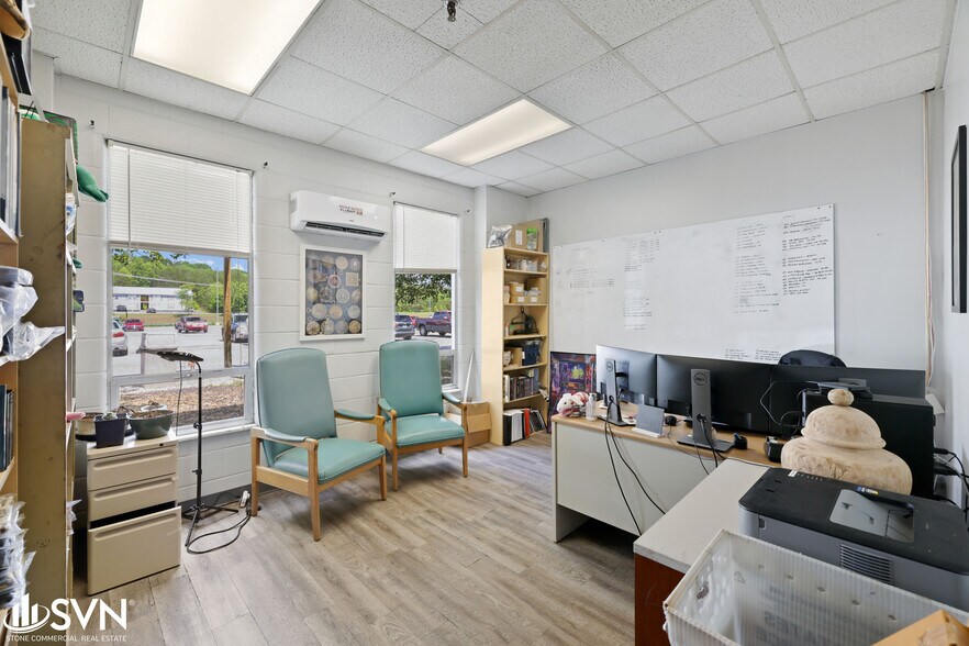 More Photos Of 302 American Greeting Card Rd, Corbin Warehouse For Lease