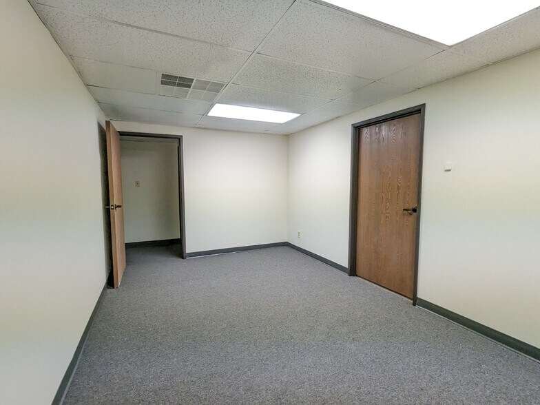 More Photos Of 10880 Thienes Ave, South El Monte Warehouse For Lease