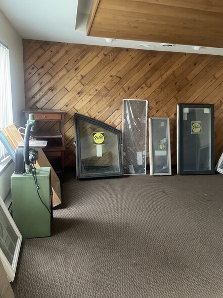 More Photos Of 58 Racine St, Menasha Office For Sale