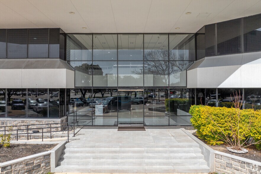 More Photos Of 555 Republic Dr, Plano Office For Lease