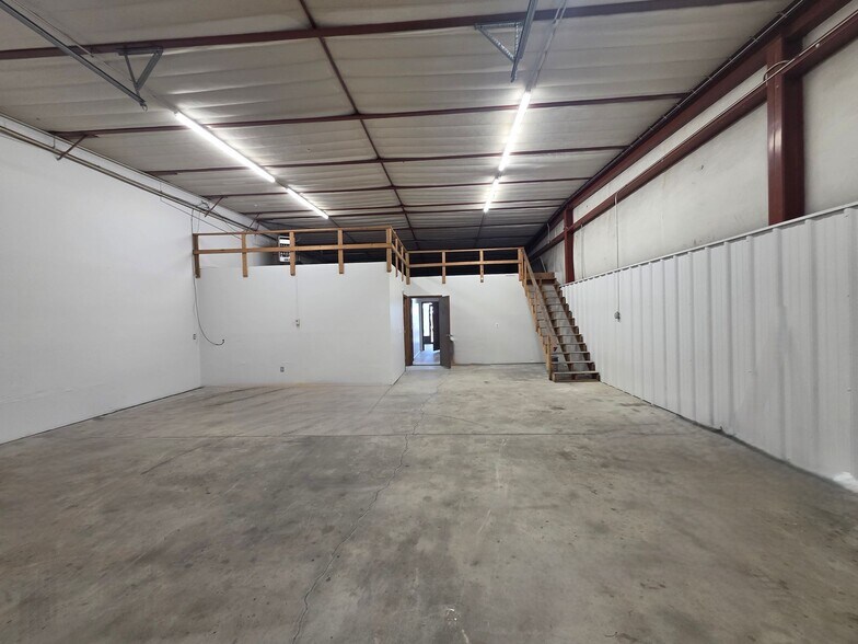 More Photos Of 300 E 16th St, Greeley Warehouse For Lease
