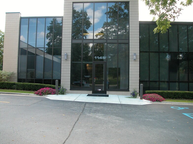 Primary Photo Of 1145 W Long Lake Rd, Bloomfield Hills Office For Lease
