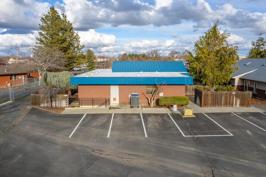 More Photos Of 1336 E Hunter Pl, Moses Lake Office For Sale