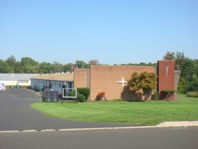 More Photos Of 418 Caredean Dr, Horsham Township Light Distribution For Lease