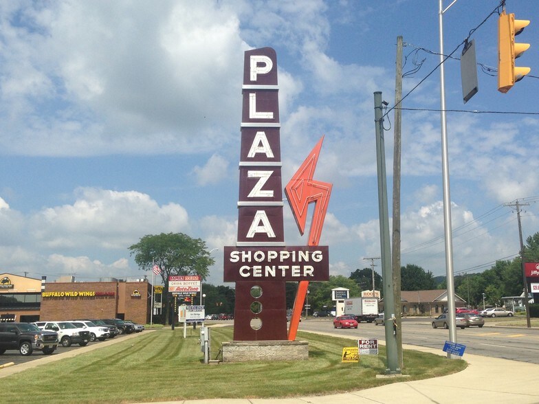 More Photos Of 1185-1259 N Memorial Dr, Lancaster General Retail For Lease