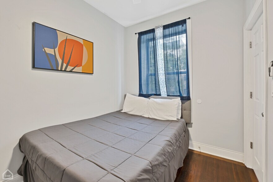 More Photos Of 3824 N Clark St, Chicago Storefront Retail Residential For Sale