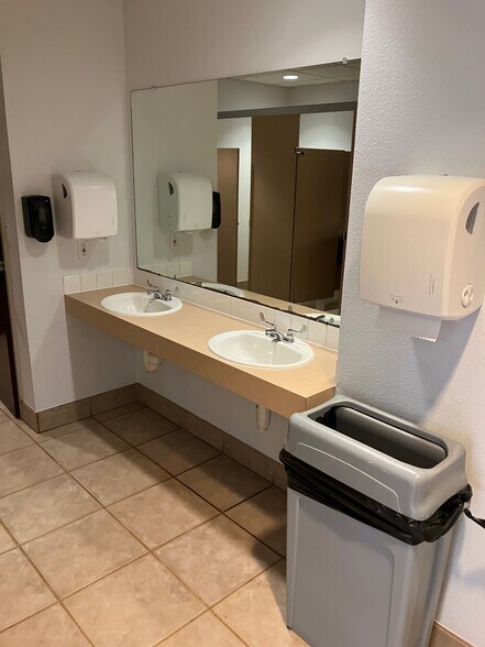 More Photos Of 220 Foremost Dr, Austin Schools For Lease