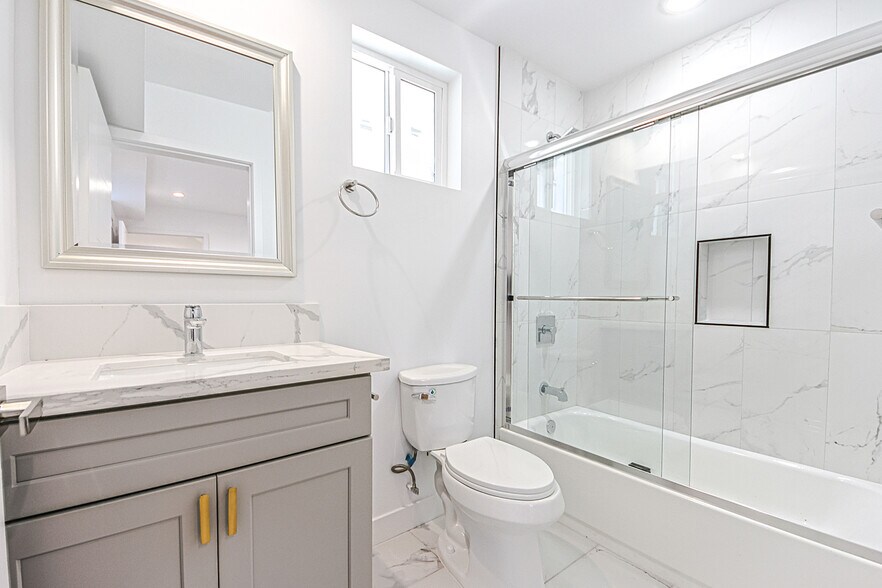 More Photos Of 1923 Carmona Ave, Los Angeles Multifamily For Sale