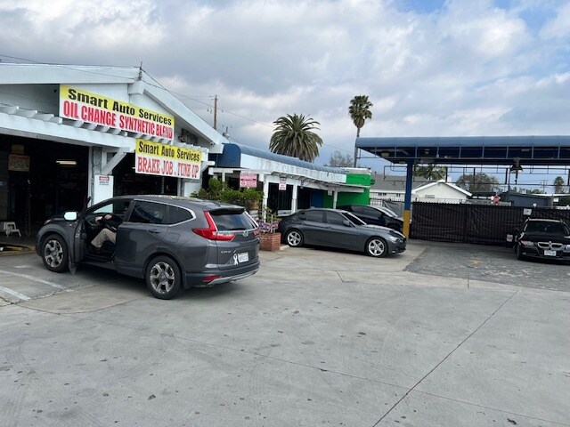 Primary Photo Of 10505 Victory Blvd, North Hollywood Auto Dealership For Lease
