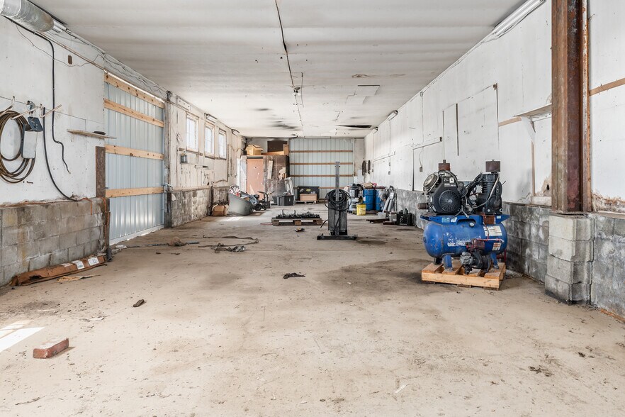 More Photos Of 127 Basin St, Hebron Warehouse For Lease