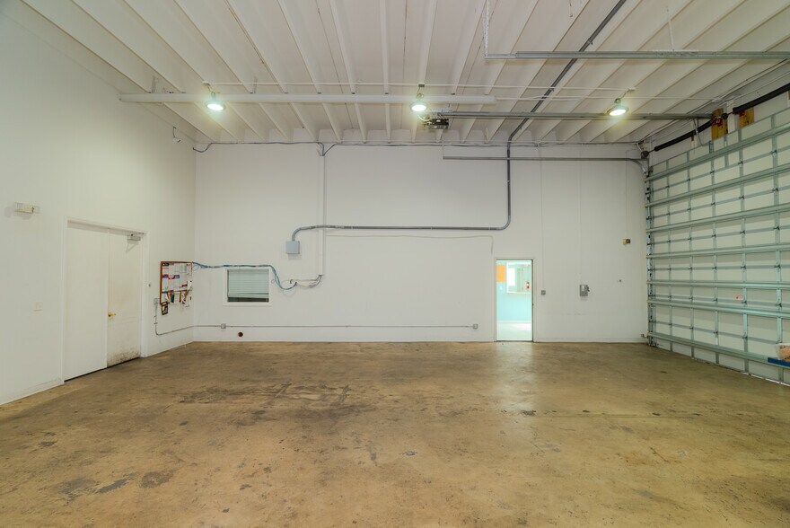 More Photos Of 3377 SW 2nd Ave, Fort Lauderdale Warehouse For Lease