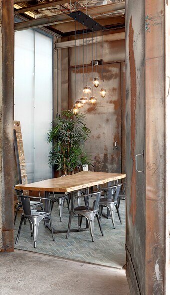 More Photos Of 1618-1620 Central Ave NE, Minneapolis Warehouse For Lease