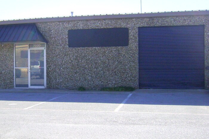 More Photos Of 605 S Sherman St, Richardson Unknown For Lease