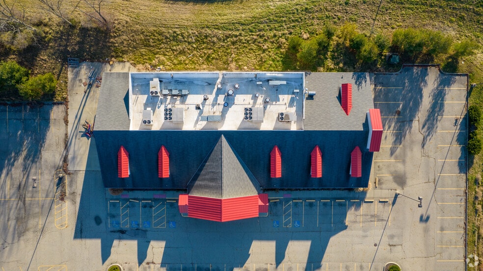 More Photos Of 2296 N Memorial Dr, Lancaster Restaurant For Sale