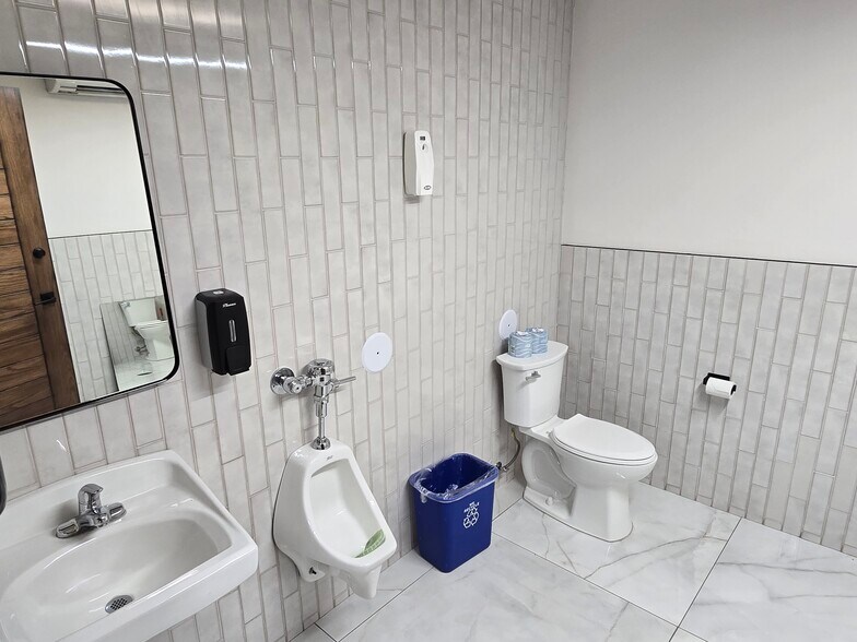 More Photos Of 1041 Eastside Rd, El Paso Warehouse For Sale