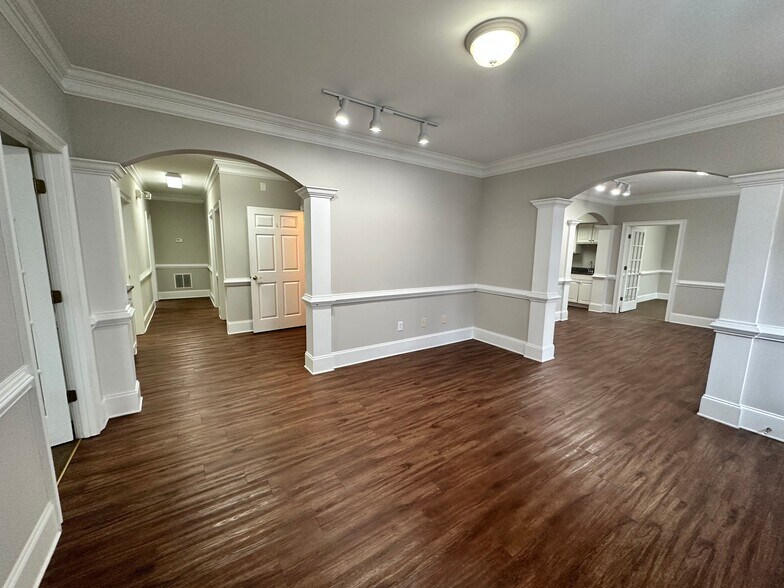 More Photos Of 327 Dahlonega St, Cumming Medical For Sale