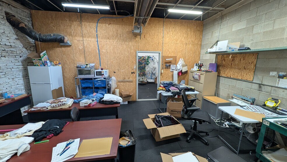 More Photos Of 2406 Mishawaka Ave, South Bend General Retail For Lease