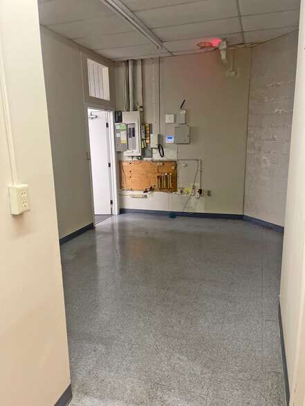 More Photos Of 102-122 Railway Ln, Hagerstown General Retail For Lease