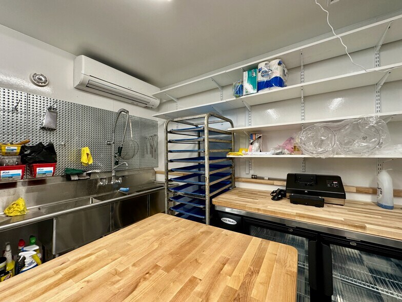 More Photos Of 4 Thomas St, Holley Restaurant For Sale