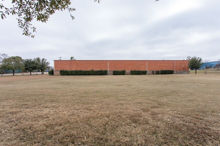 More Photos Of 2200 5th St, Wichita Falls Warehouse For Sale
