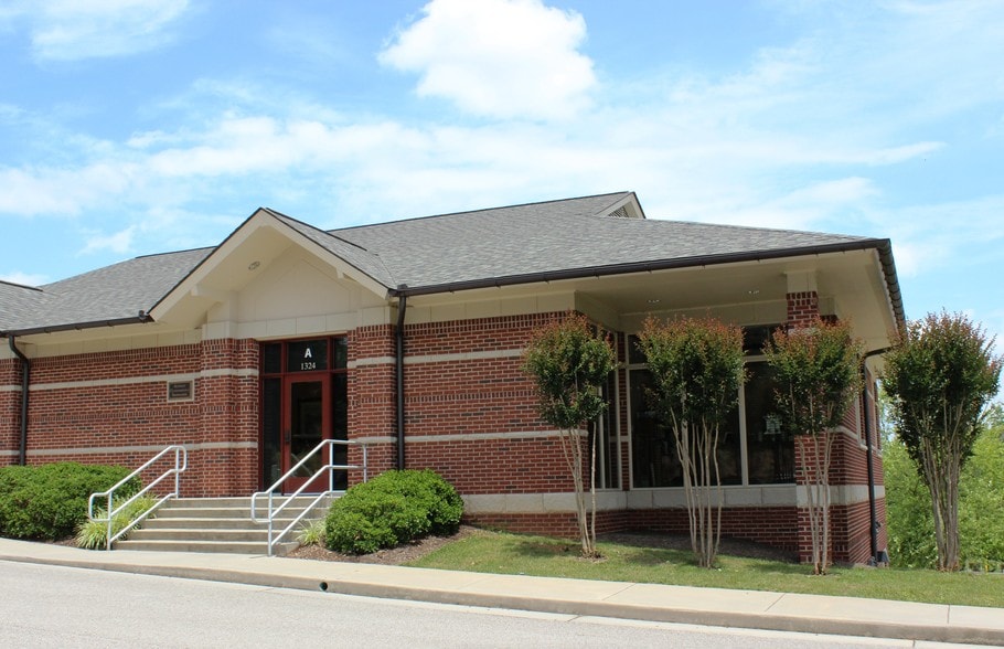 Primary Photo Of 1324 Dowell Springs Blvd, Knoxville Office For Sale
