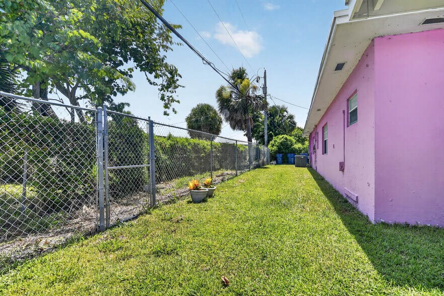 More Photos Of Blue Heron Blvd - 40 Bed Licensed Independent Living Facility, Riviera Beach Healthcare For Sale