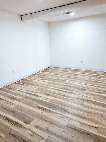 More Photos Of 3843 Harrison St, Bellevue Office For Sale