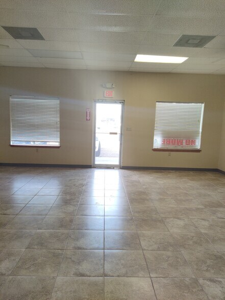 More Photos Of 2704 E Griffin Pkwy, Mission Storefront Retail Office For Lease