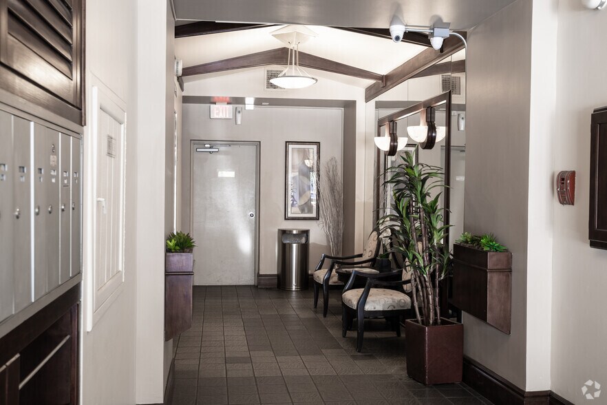 More Photos Of 415-425 Washington Blvd, Marina Del Rey Apartments For Lease