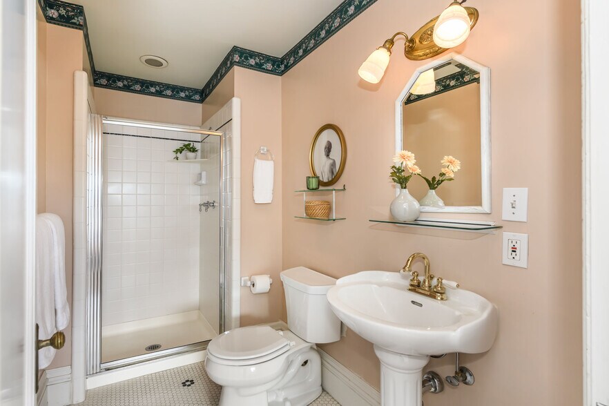 More Photos Of 8 Keller St, Petaluma Office Residential For Sale