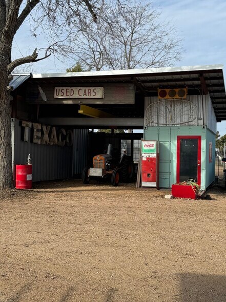 More Photos Of 7080 W Highway 290, Dripping Springs General Retail For Lease