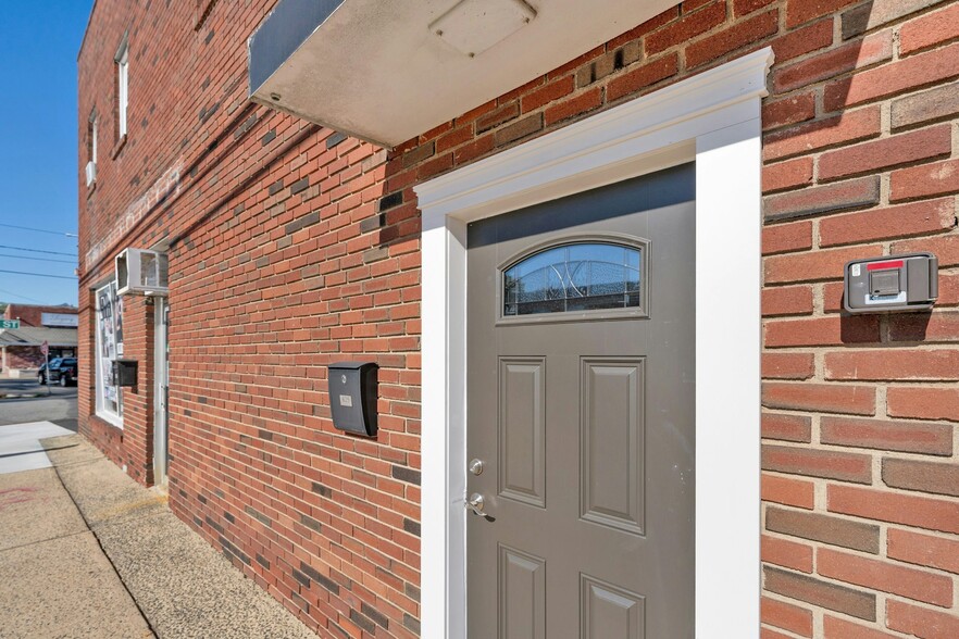 More Photos Of 625 Bound Brook Rd, Middlesex Freestanding For Sale