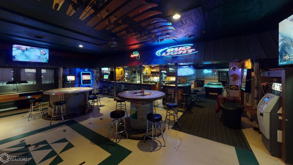 More Photos Of 909 State St, Grinnell Restaurant For Sale