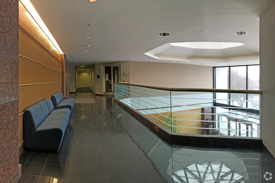 More Photos Of 31700 Middlebelt Rd, Farmington Hills Office For Lease