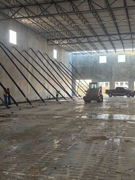 More Photos Of 15409 Mercury Dr, Laredo Distribution For Sale