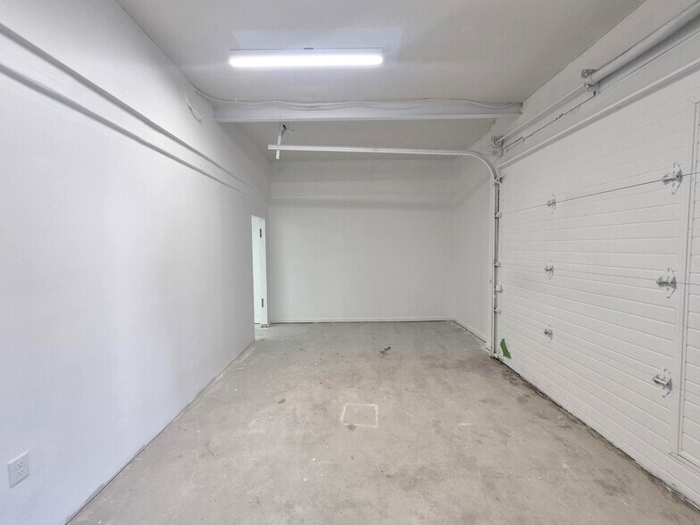 More Photos Of 5450 Canotek Rd, Ottawa Light Manufacturing For Sale