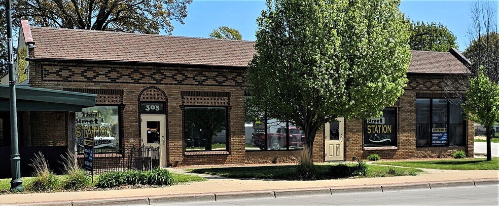 More Photos Of 305 S Mable St, Pinconning Restaurant For Sale