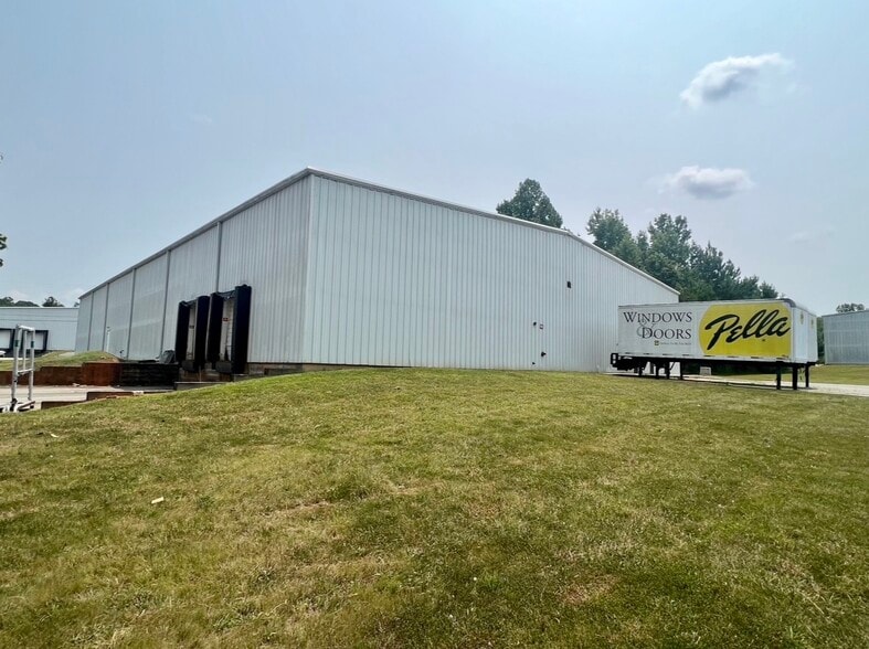 More Photos Of 3123 Cedar Park, Greensboro Warehouse For Lease