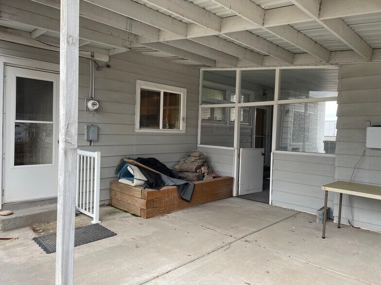 More Photos Of 370 N State St, Shelley Storefront Retail Residential For Lease