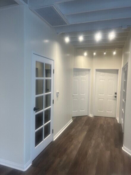 More Photos Of 4110 Cahuenga Blvd, Toluca Lake Office Residential For Lease