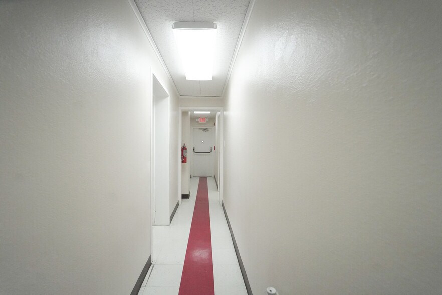 More Photos Of 402 E Guadalupe St, Victoria Freestanding For Sale