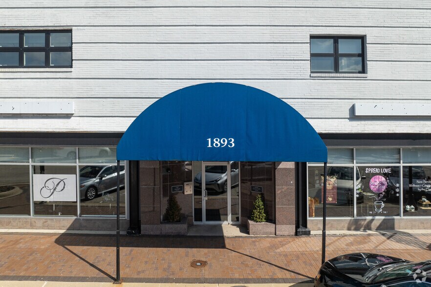 More Photos Of 1893 Sheridan Rd, Highland Park Medical For Lease