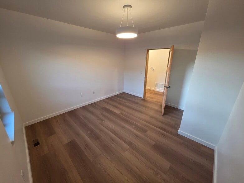 More Photos Of 3067 Cabernet Dr, Helena Office For Lease