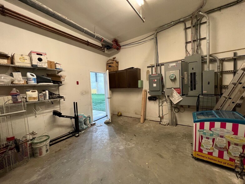 More Photos Of 267 Saw Mill River Rd, Elmsford Freestanding For Sale