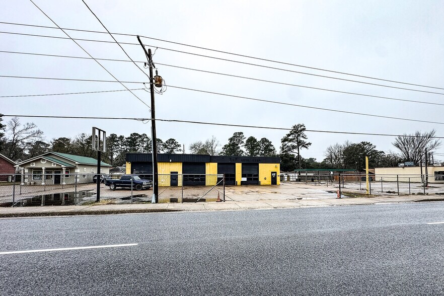 More Photos Of 261 SH 75 Hwy, Huntsville Service For Sale