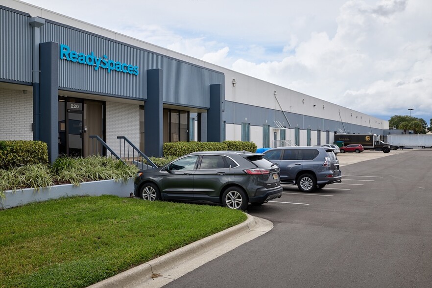 More Photos Of 1255 La Quinta Dr, Orlando Warehouse For Lease