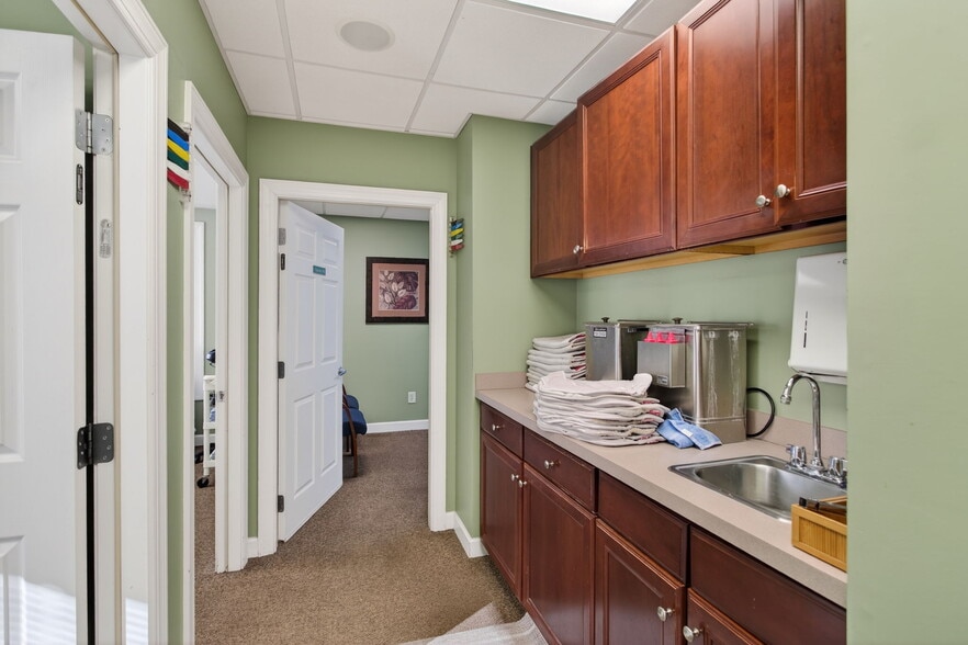 More Photos Of 2216 Executive Dr, Hampton Office For Sale